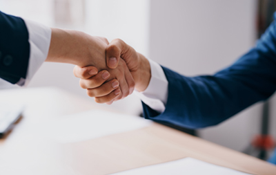 negotiate business handshake